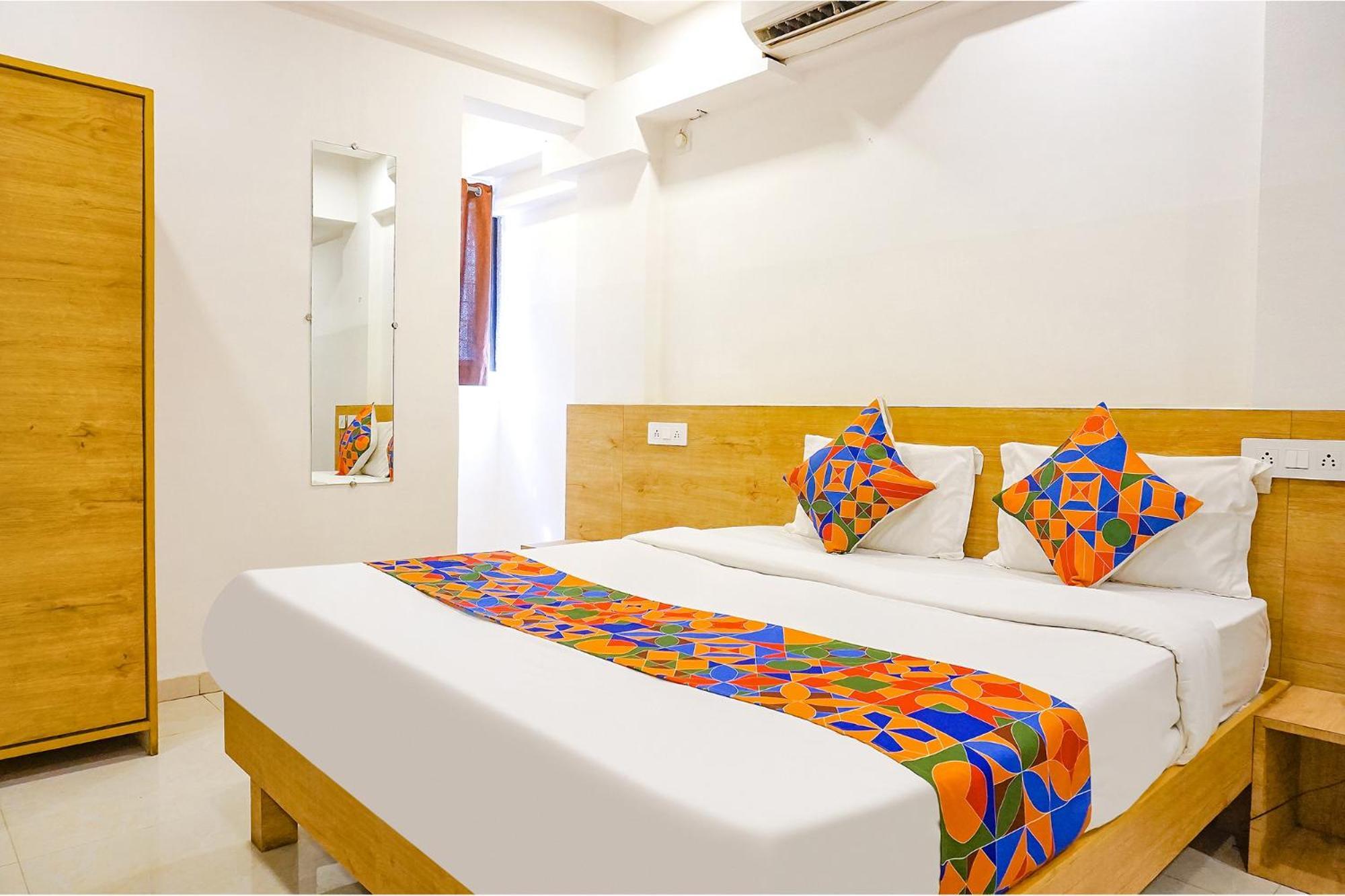 Fabhotel Saffron Inn I - Nr Darshan Museum Pune Extérieur photo